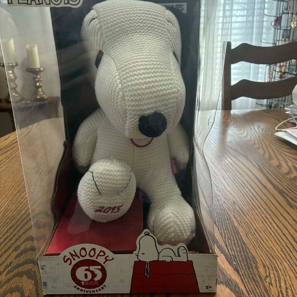 Peanuts Snoopy 65th Anniversary Plush (2015) – Collector Display Box
